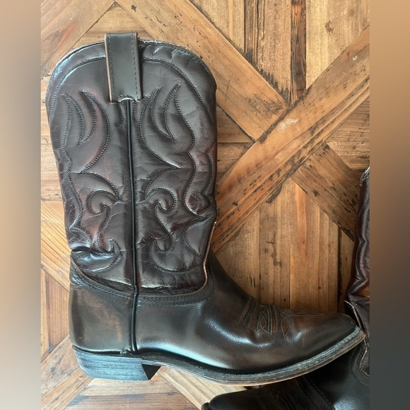 Beautiful Cowboy Boots made in Canada - Picture 2 of 6